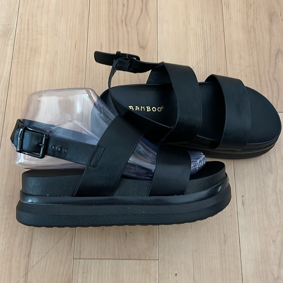 Shoes - Platform Black Strap Snadals size 5